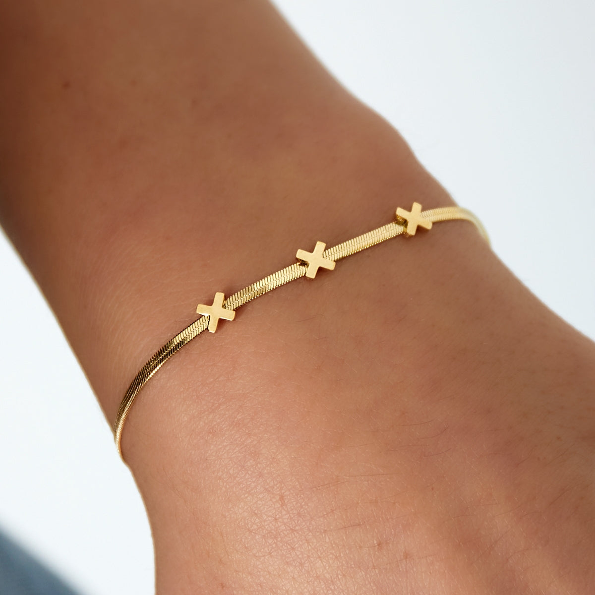 Armband Drie Kruisjes Goudkleurig