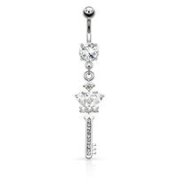 Zilverkleurige navelpiercing met kroonvormige bedel en zirconia steentjes van chirurgisch staal